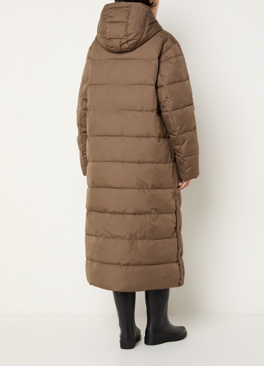 Ilse Jacobsen Longline puffer jack met capuchon - achterkant 2 bruin