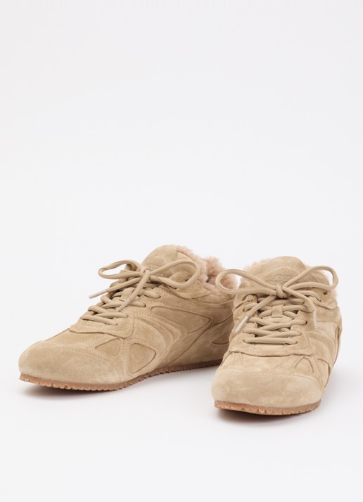 Axel Arigato Dames Slow Shearling sneaker van suède in de kleur Camel, maat: 39