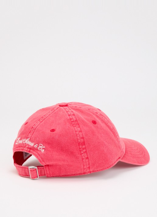 Levi's Dames Varsity pet met logoborduring in de kleur Koraalrood
