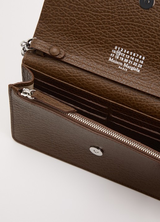 Maison Margiela Dames Four Stitches clutch van kalfsleer met afneembare schouderriem in de kleur Donkerbruin, maat: ONE SIZE