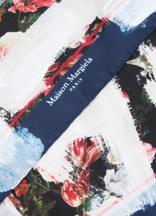 Maison Margiela Dames Flowers sjaal van zijde met print 45 x 45 cm in de kleur Donkerblauw, maat: ONE SIZE