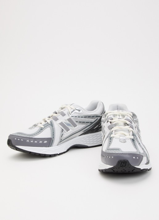 New Balance Heren 1906R sneaker met mesh detail in de kleur Grijs, maat: 42,5