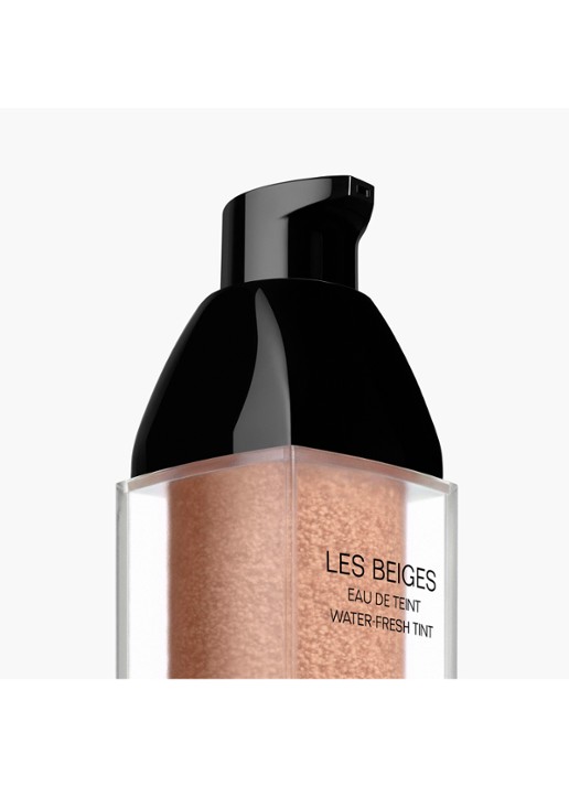 CHANEL FRIS FOUNDATIONWATER MET MICROBOLLETJES PIGMENTEN. NUDE EFFECT OP DE HUID. NATUURLIJK STRALENDE TEINT MEDIUM LIGHT Make-up - Deal