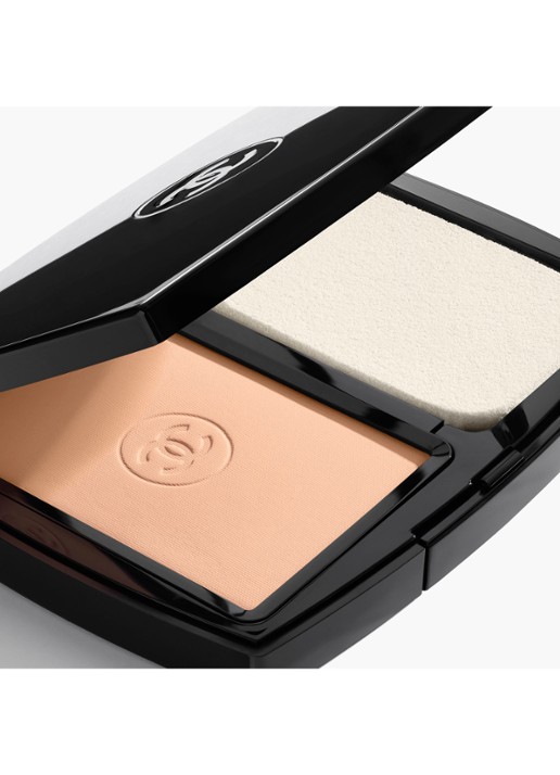 CHANEL LANGHOUDENDE UITERST COMFORTABELE COMPACTE FOUNDATION MET PERFECTE FINISH B40 Make-up - Deal