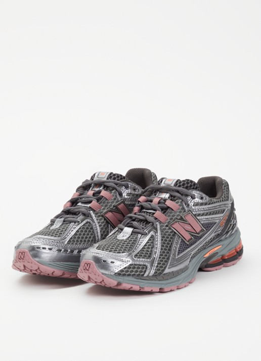 New Balance Dames 1906 sneaker met mesh details in de kleur Zilver, maat: 39,5