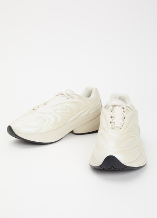 New Balance Dames 5030 sneaker met metallic finish in de kleur Beige, maat: 41,5