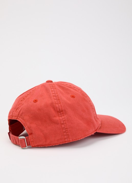 Levi's Dames LS pet met logo borduring in de kleur Rood