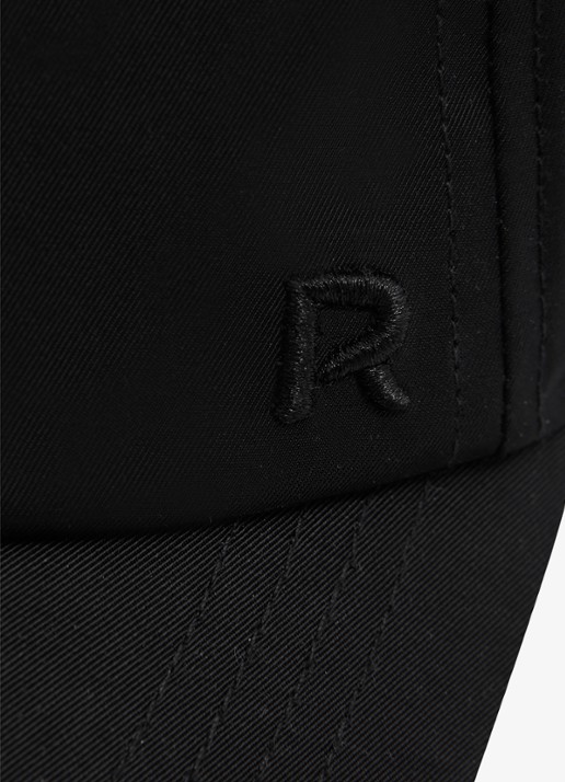 Reiss Dames Nicole pet met logoborduring in de kleur Black / Zwart