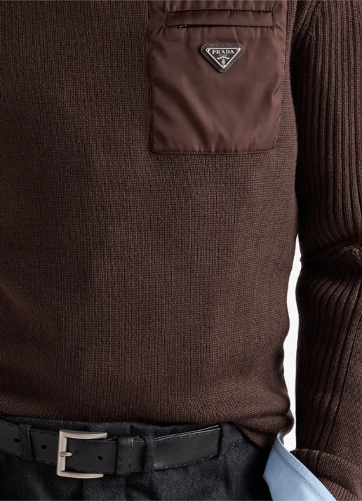 Prada Heren Fijngebreide pullover van scheerwol met borstzak in de kleur Donkerbruin