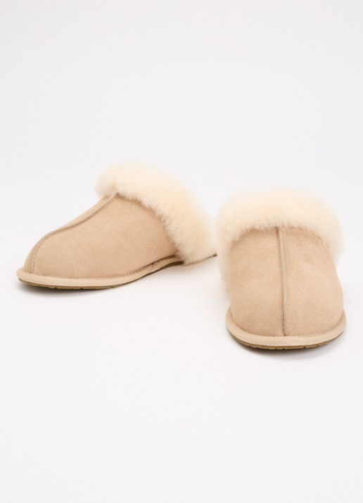 UGG Dames Scuffette II pantoffel met schapenvacht in de kleur Zand, maat: 39