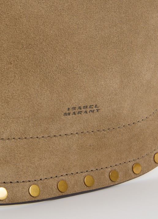 Isabel Marant Oskan Soft Zip schoudertas van suède met studs en afneembare schouderriem - detail 3 donkerbeige