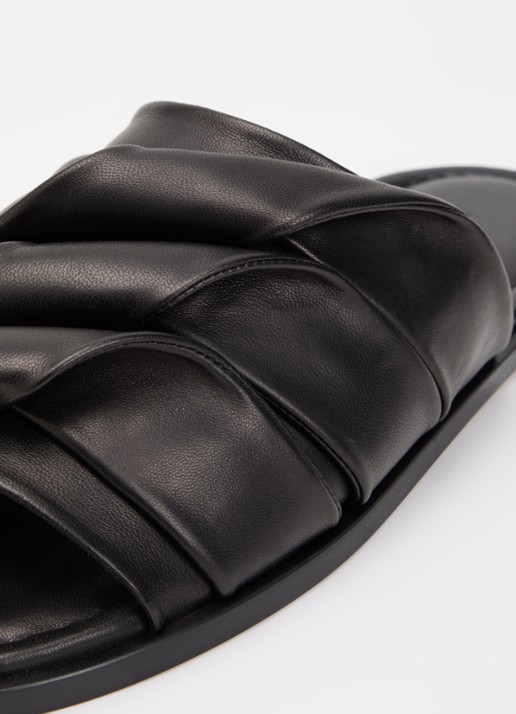 J.W. Anderson Coil slipper van leer - detail 6 zwart