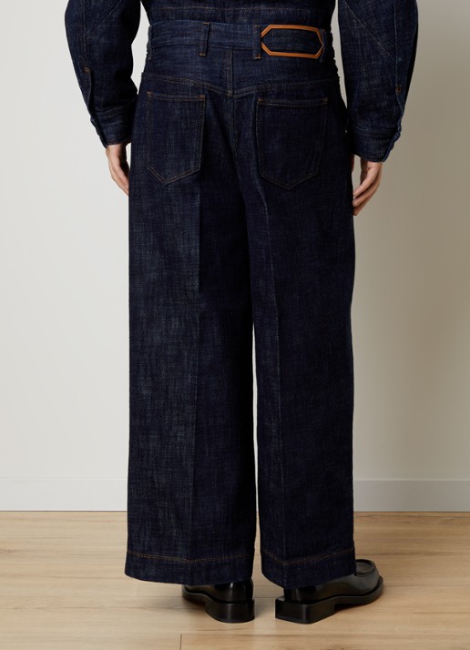 Jacquemus de-Nîmes Tempo wide fit jeans met donkere wassing en steekzakken - achterkant indigo