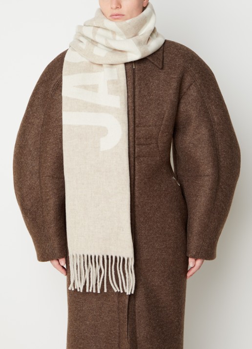 Jacquemus L'Echarpe sjaal van wol met logo 180 x 35 cm - voorkant 3 beige