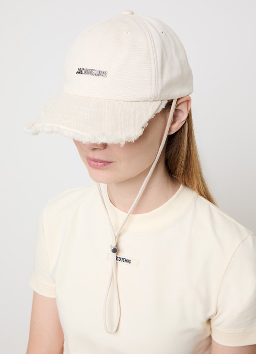 Jacquemus La Casquette Artichaut pet met logo - voorkant 3 gebroken wit