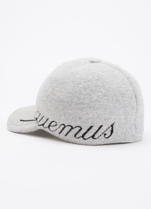Jacquemus La Casquette Atelier pet met logo - detail grijsmele