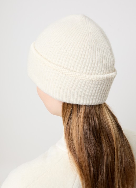Jacquemus Le Bonnet grofgebreide muts in alpaca wolblend met logo - voorkant 2 gebroken wit