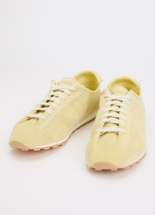 Jacquemus Les Tennis sneaker van kalfssuède - detail lichtgeel