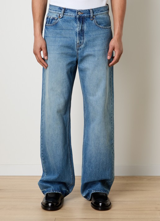Jacquemus Loose fit jeans met medium wassing en steekzakken