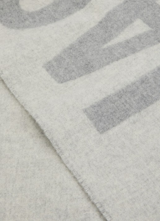 Jacquemus Sjaal van wol met franjes en logoprint 180 x 35 cm - detail lichtgrijs