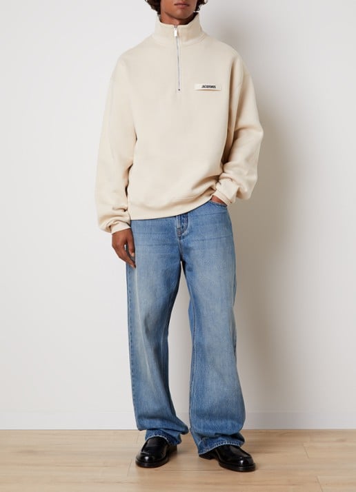 Jacquemus Sweater met logo en halve rits - voorkant 5 zand