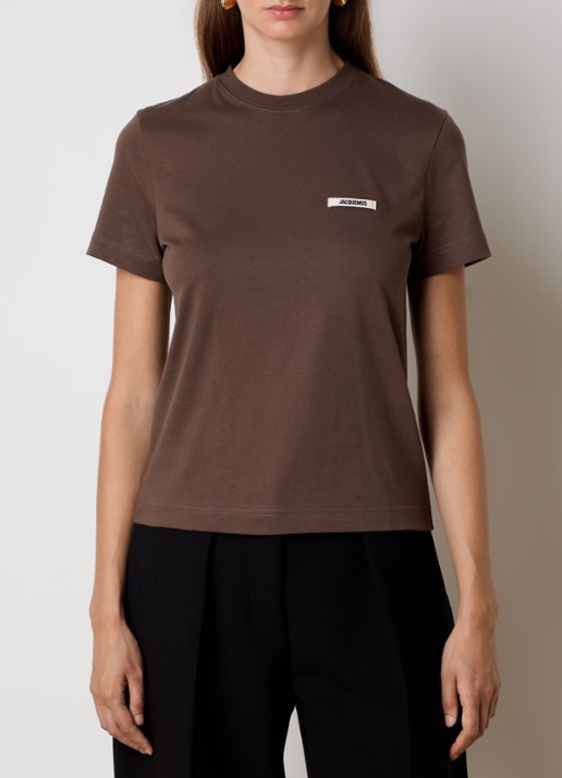 Jacquemus T-shirt met logo - detail 3 donkerbruin