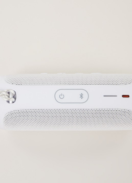 JBL Flip 5 waterproof bluetooth speaker IPX7 - detail wit