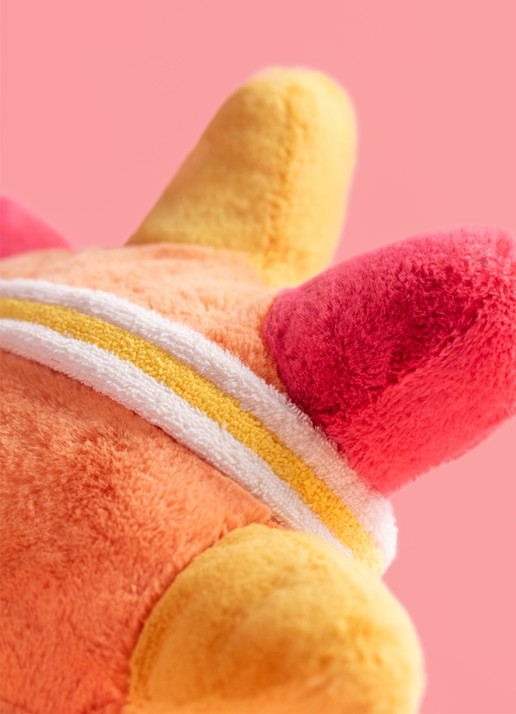 Jellycat Amuseables Sun 'Roller Skates' knuffel 24 cm - detail 3 multicolor