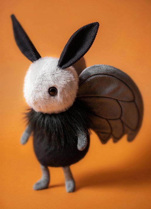 Jellycat Miff Mothman knuffel 21 cm - voorkant 4 zwart