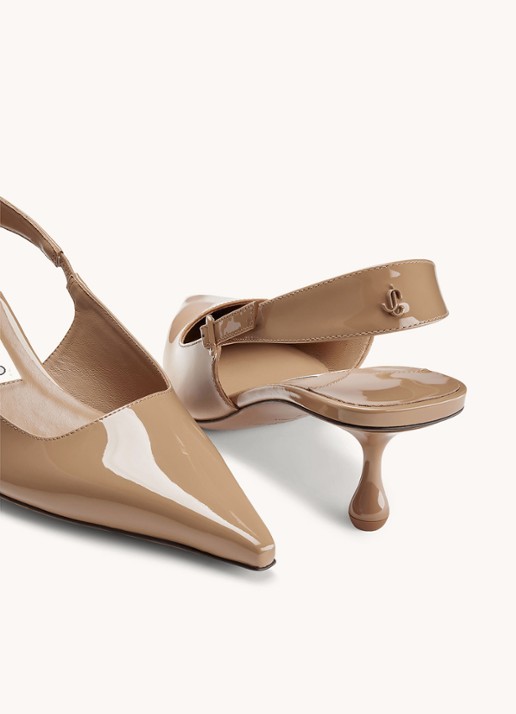 Jimmy Choo Amel 50 slingback van lakleer - detail zand