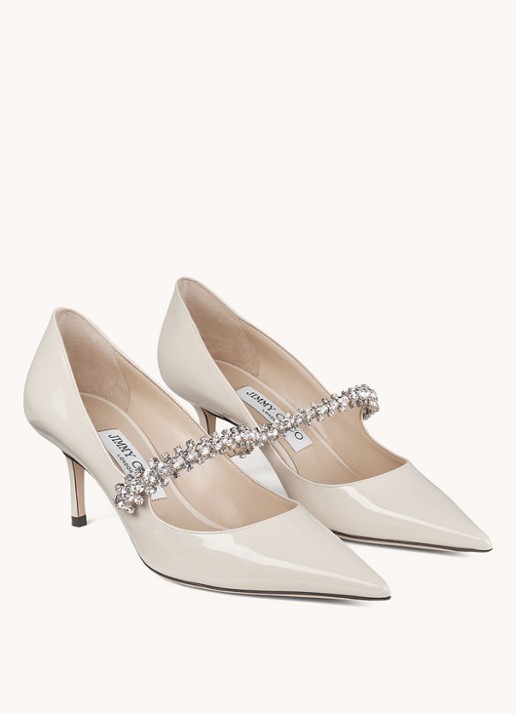 Jimmy Choo Bing 65 pump van lakleer met strass - detail gebroken wit