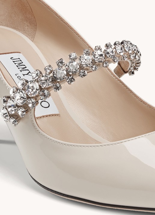 Jimmy Choo Bing 65 pump van lakleer met strass - detail 2 gebroken wit