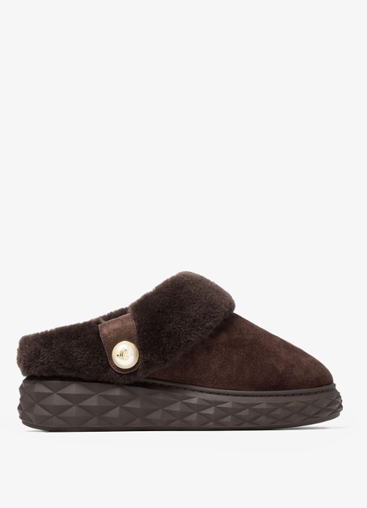 Jimmy Choo Diamond Maxi Mule/F instapper van lamssuède - voorkant donkerbruin
