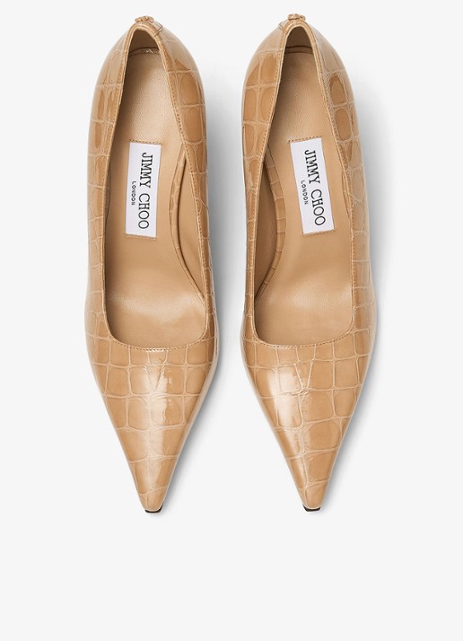 Jimmy Choo Ixia 80 pump van kalfsleer met crocostructuur - detail beige