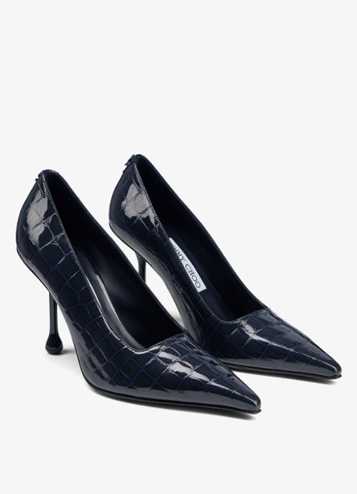 Jimmy Choo Ixia 95 pump van kalfsleer met crocostructuur - voorkant 3 donkerblauw