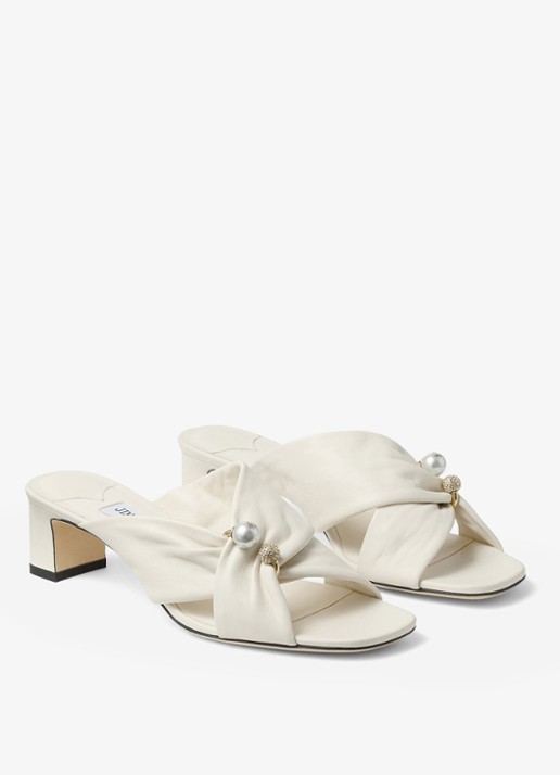 Jimmy Choo Rafi 45 muiltje van lamsleer - detail gebroken wit