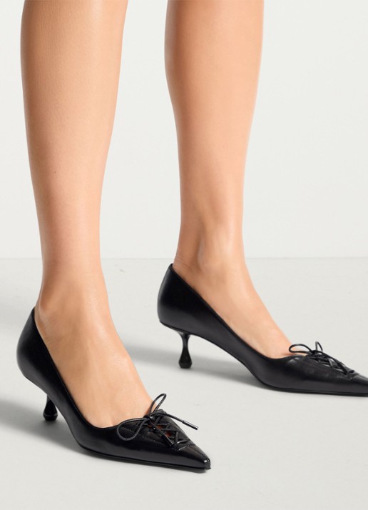Jimmy Choo Scarlett 50 pump van lamsleer - voorkant 3 zwart