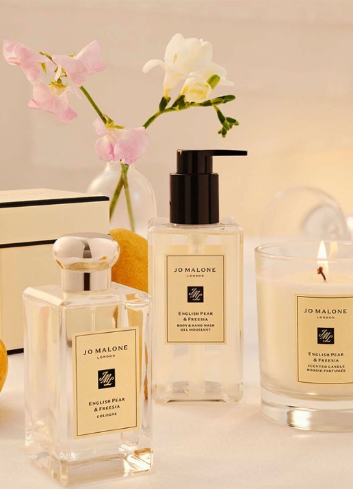 Jo Malone London English Pear & Freesia Deluxe Candle - geurkaars 600 gram - detail 3 undefined