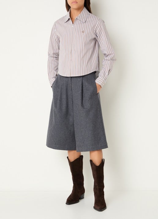 Josephine & Co Bodine blouse met streepprint en logoborduring - voorkant 4 camel