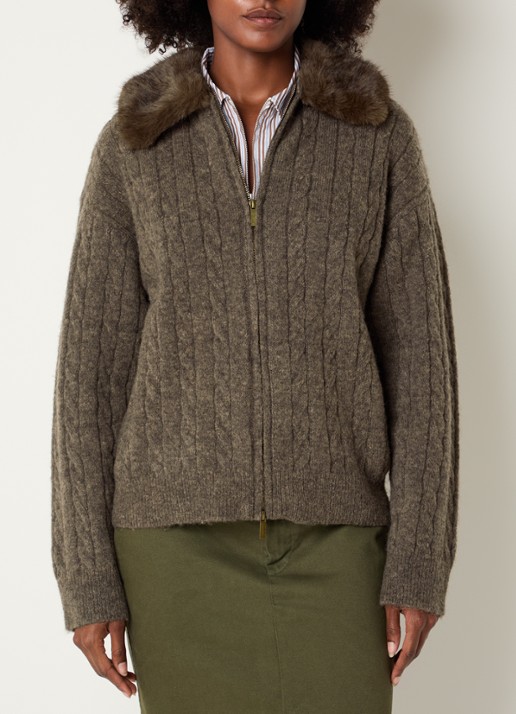 Josephine & Co Curtis kabelgebreid vest in alpaca wolblend met afneembare imitatiebontkraag