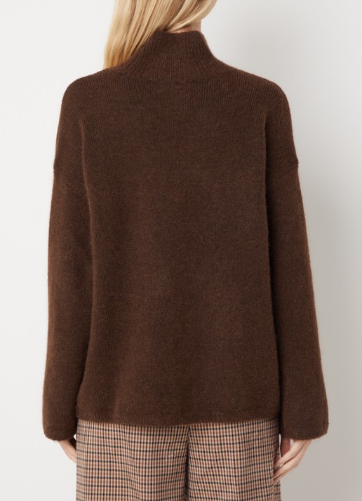 JOSH V Roelien grofgebreide trui in alpaca wolblend met col - achterkant donkerbruin