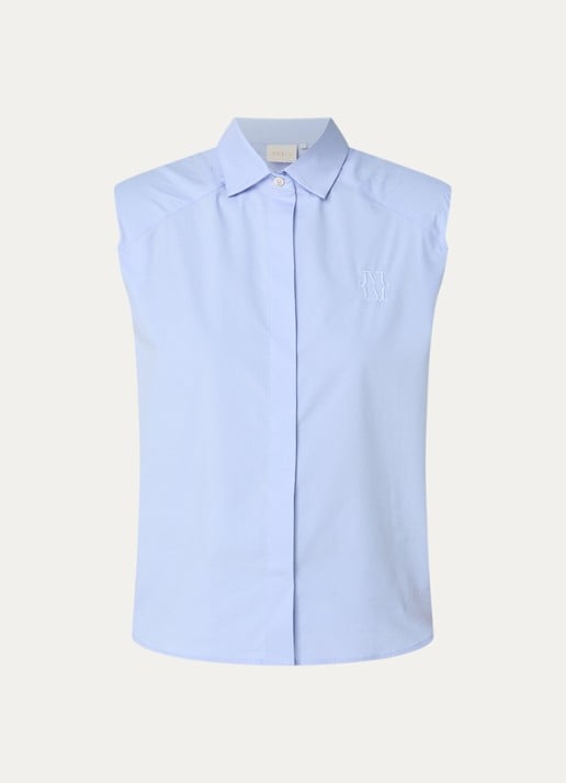 JOSH V Susie mouwloze blouse met schoudervulling en logoborduring - voorkant lichtblauw