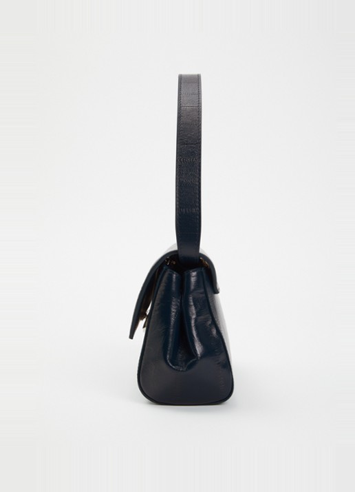KAAI Ikon clutch van kalfsleer met textuur en afneembare schouderriem - detail 4 petrol