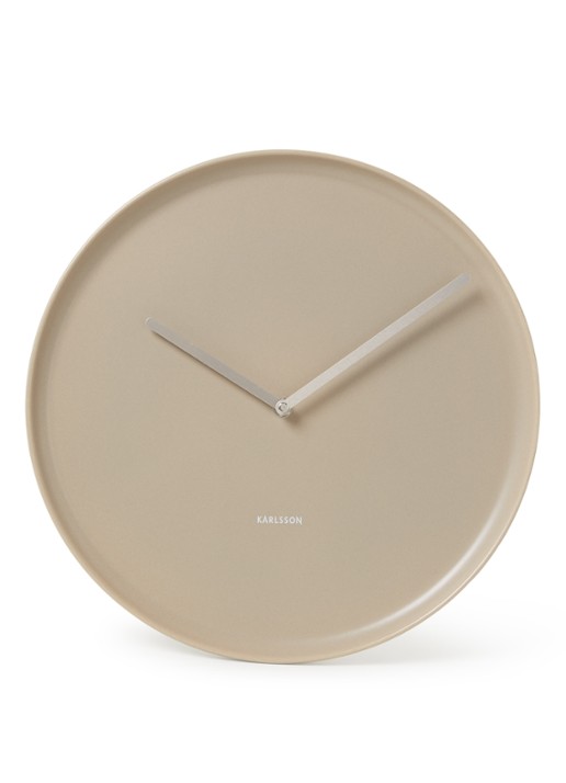 Karlsson Plate wandklok  - voorkant taupe