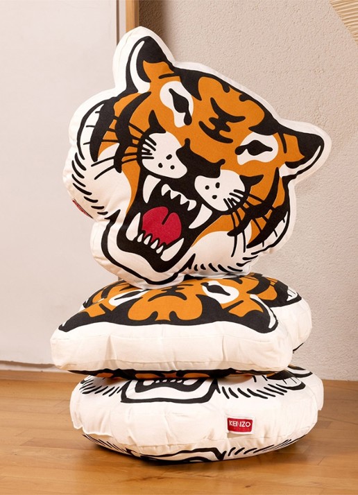 KENZO K Lucky sierkussen 48 x 53 cm - voorkant 5 oranje