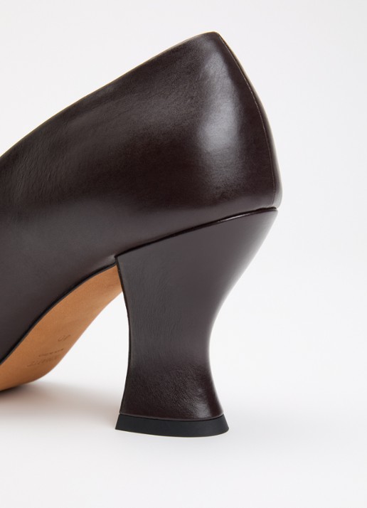 Khaite Colleen pump van kalfsleer - detail 5 chocoladebruin