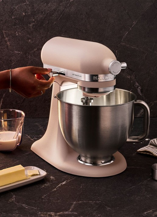 KitchenAid Artisan Plus keukenmachine met kantelbare kop 4,7 liter - voorkant 5 feather pink