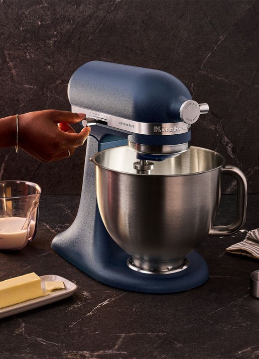 KitchenAid Artisan Plus keukenmachine met kantelbare kop 4,7 liter - voorkant 4 wild blueberry
