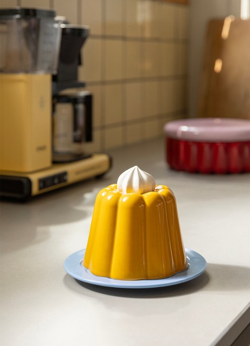 &Klevering Pudding cloche van aardewerk 14 cm  - achterkant geel
