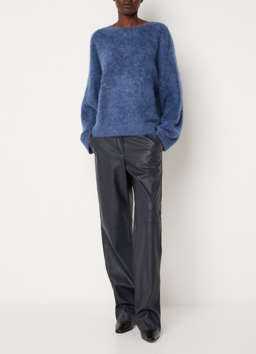 Knit-ted Amalia grofgebreide trui met boothals - voorkant 3 staalblauw